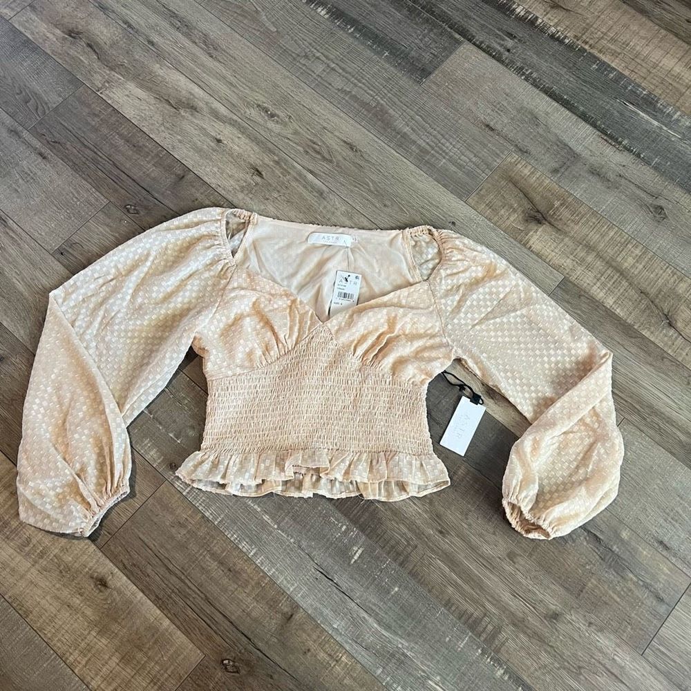 Astr LONG SLEEVE SMOCKED
TOP size s